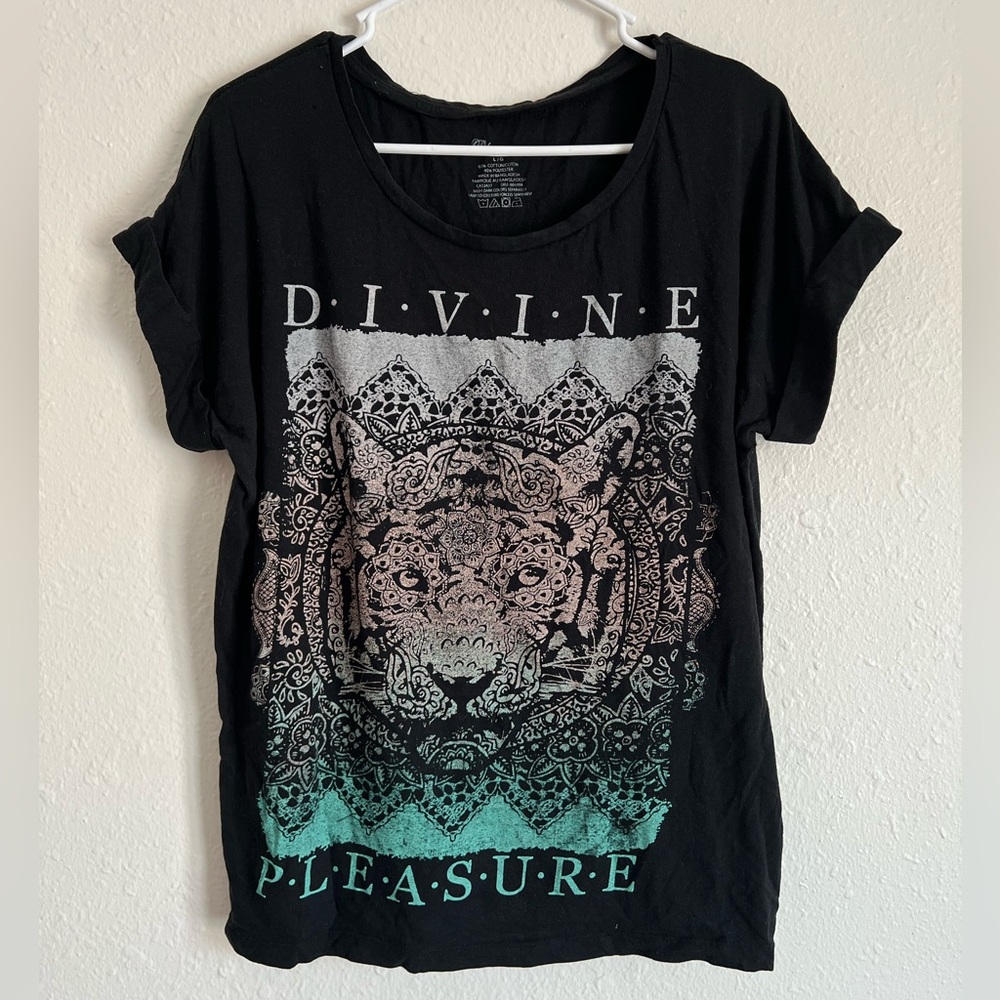 Size Large Blue Crush Divine Pleasure Lion Graphic Tee